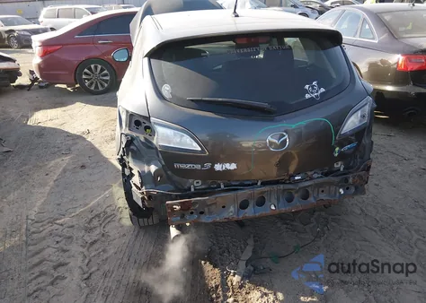 2013 Mazda Mazda3 I Touring z USA, uszkodzony, nr VIN JM1BL1L77D1792890